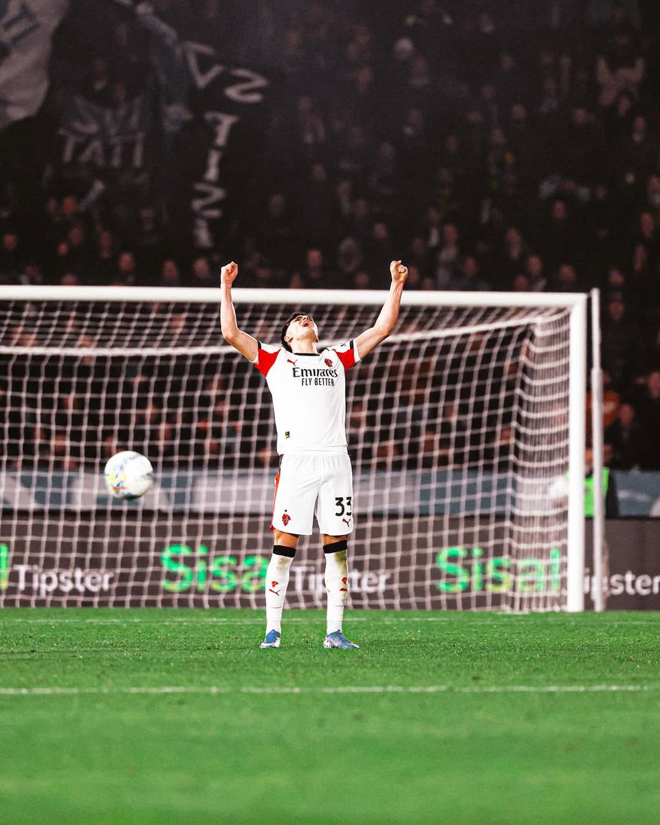 Sleeper AC Milan tweet media