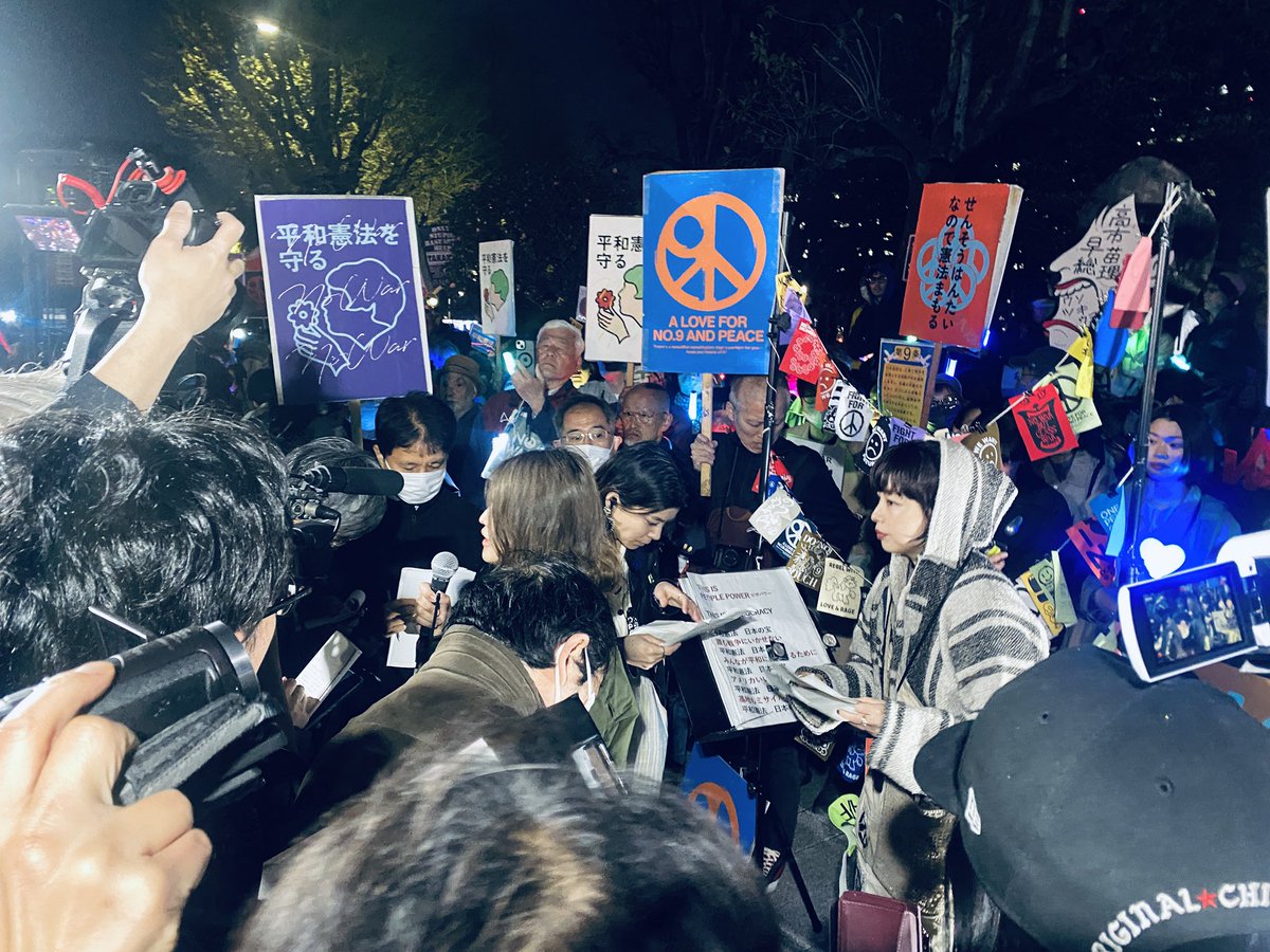 インタビュー始まりました。メディアも来ているようです。本日投稿する写真はフリー素材です📷