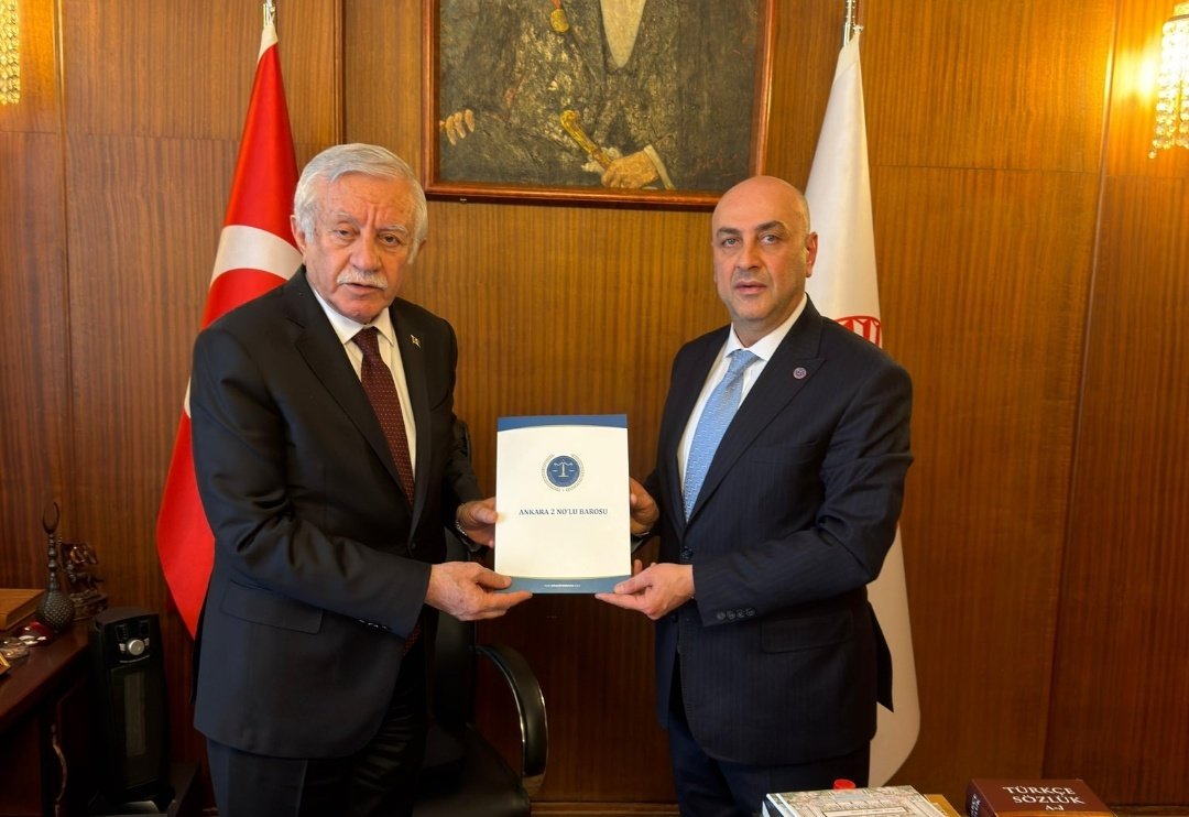 ilteryesiltas's tweet photo. AVUKATLARA DAİR...

Ankara 2 No'lu Barosu Başkanı  Gökhan Ağdemir, TBMM Başkanvekili Celal Adan’ı Meclis'teki makamında ziyaret etti.

Ziyarette, Celal Adan'a 12. Yargı Paketi'ne dair sunulan dosyanın içeriği:
 
▫️Avukatlara ücretsiz silah ruhsatı hakkı 
▫️Kamu avukatların özlük haklarını güçlendirmeye yönelik çalışma.