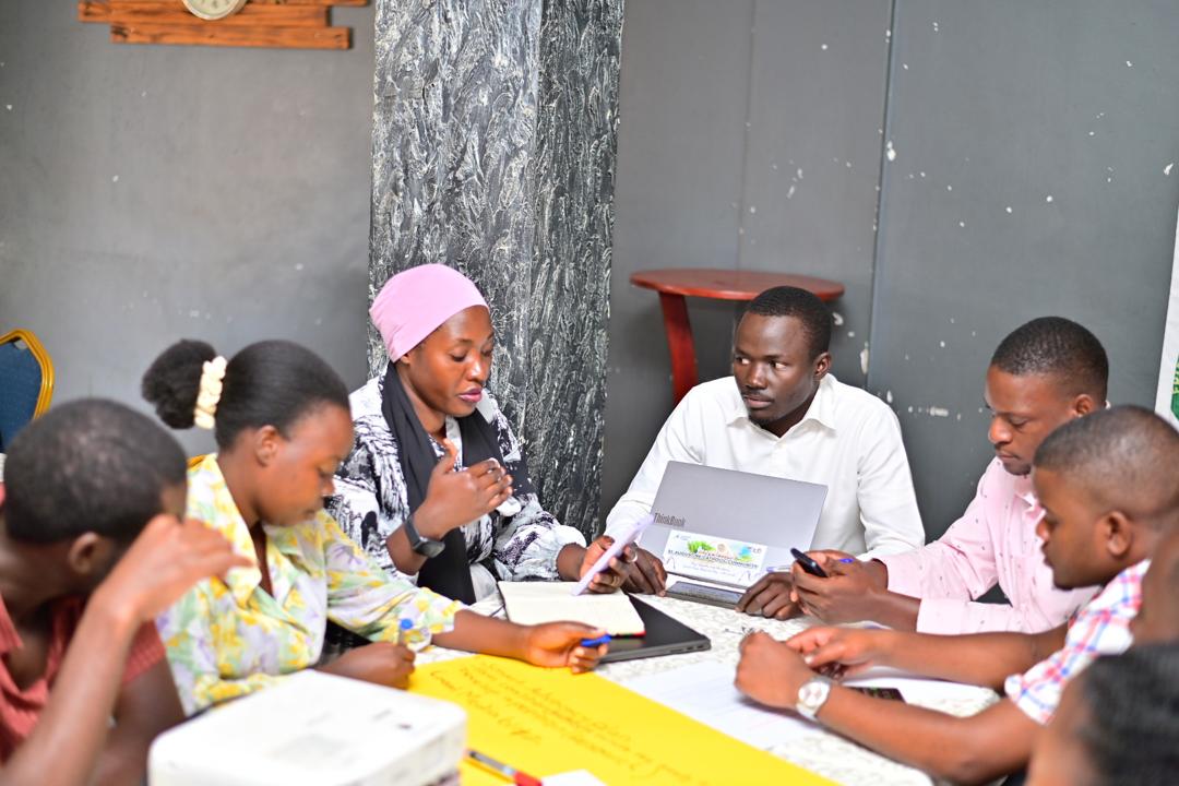 WogemU's tweet photo. Yesterday @WogemU  participated in a strategic meeting that was organized by @Fridays4FutureU  ahead of the #SantaMartaconference to prepare a #positionpaper on a just energy transition that will be presented at the conference. https://t.co/ftZeYlVa7b