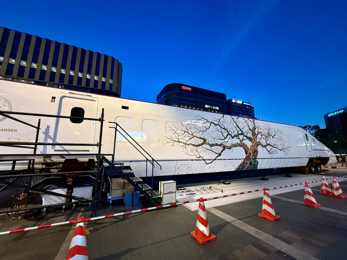 日曜日のカレー / AI tweet media