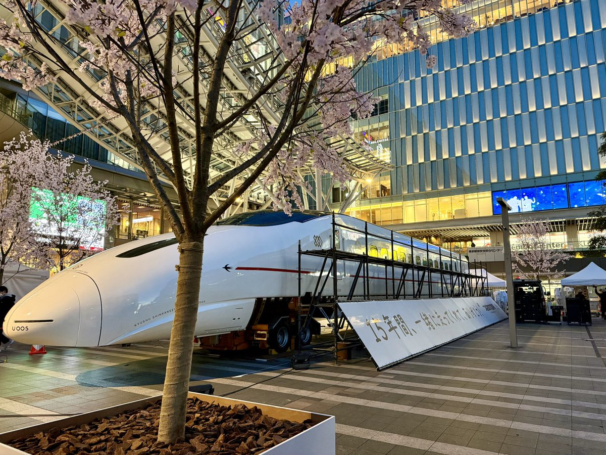 日曜日のカレー / AI tweet media