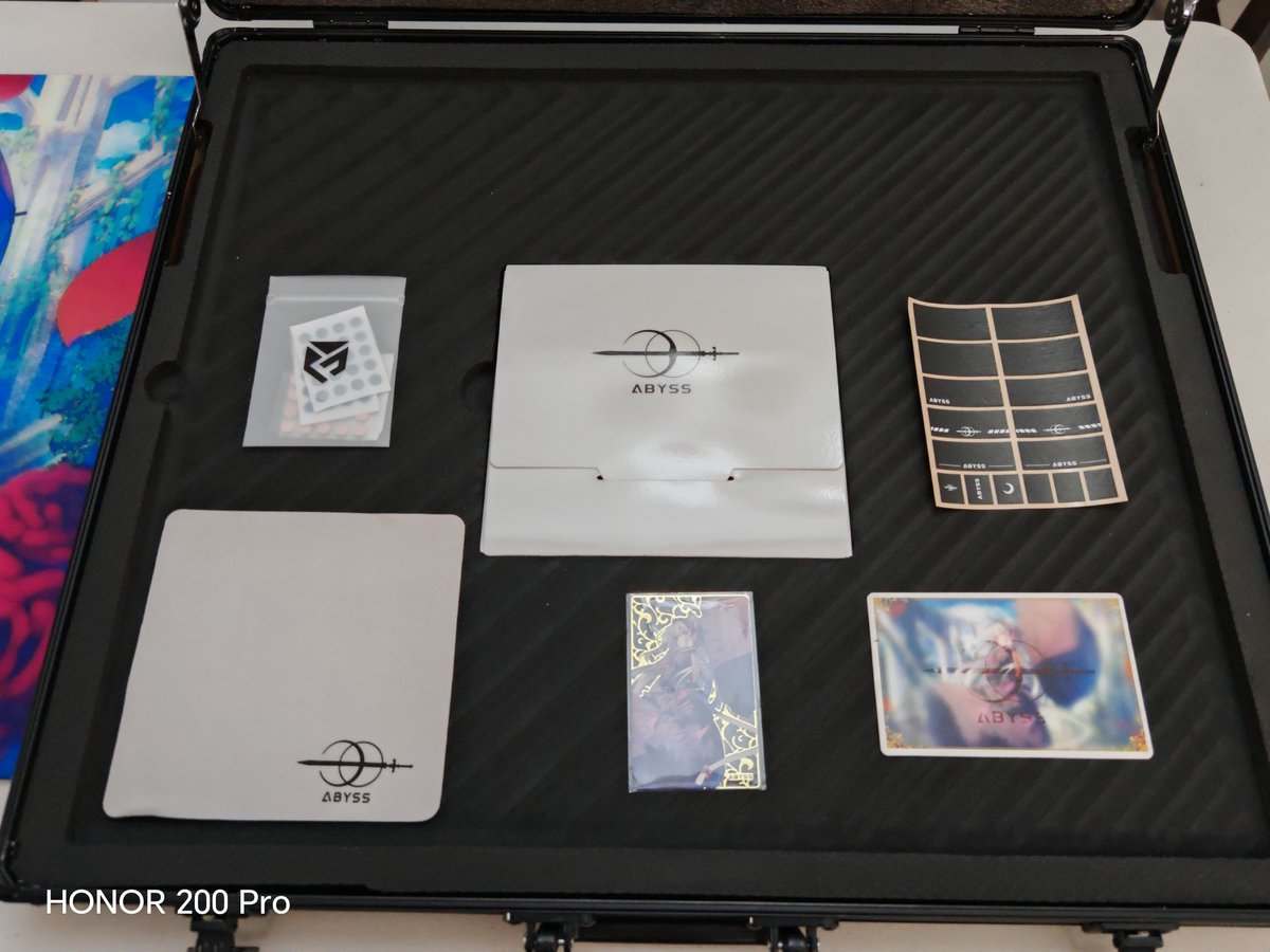 AkioAllain's tweet photo. My first glass pad, honestly I was against glass pad in general on how the market was always about FOMO, but I learn that certain brands outweighs the competition by how much effort and the things they bundle in especially since these are a work of art, thank you @AbyssGaming107 https://t.co/DEvv5LFI5G