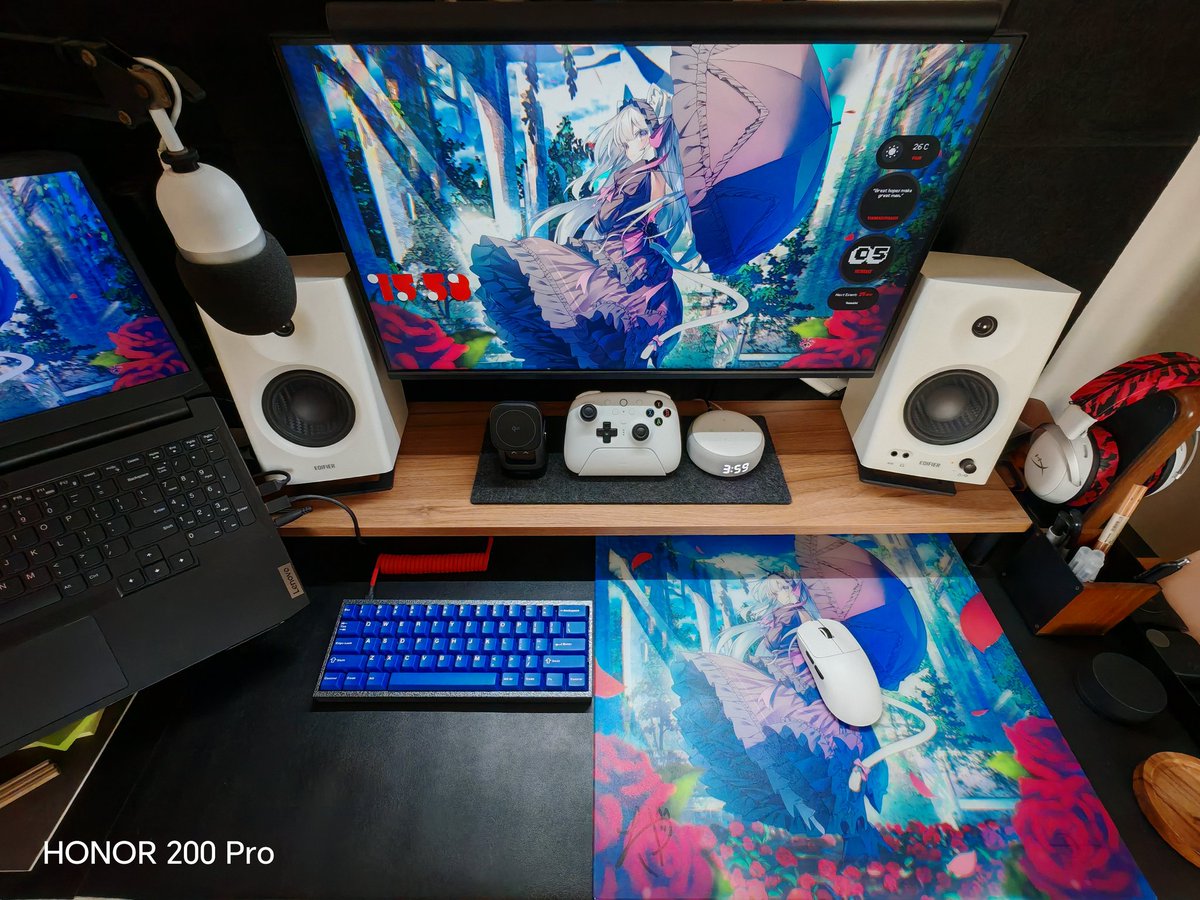 AkioAllain's tweet photo. My first glass pad, honestly I was against glass pad in general on how the market was always about FOMO, but I learn that certain brands outweighs the competition by how much effort and the things they bundle in especially since these are a work of art, thank you @AbyssGaming107 https://t.co/DEvv5LFI5G