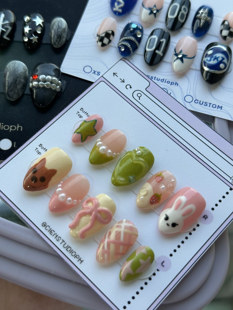 kureakairu's tweet image. Hellooo~ Im back again as one of the merchants for this year's SKZ FEST ✨

I'll be bringing my best-selling designs from last year &amp;amp; some new ones too 💅🏼 PLUS, you can also curate your own mix n match nail set 🤩

Visit us at Table Foive 🤚🏼

#STAY_inthe_LOOP
#Events_by_Allforskz