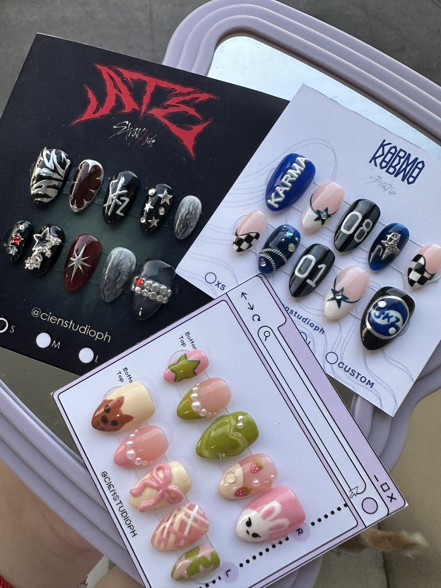 kureakairu's tweet image. Hellooo~ Im back again as one of the merchants for this year's SKZ FEST ✨

I'll be bringing my best-selling designs from last year &amp;amp; some new ones too 💅🏼 PLUS, you can also curate your own mix n match nail set 🤩

Visit us at Table Foive 🤚🏼

#STAY_inthe_LOOP
#Events_by_Allforskz