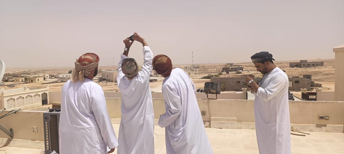 EduGovDhf8904's tweet photo. استقبلت مدرسة وادي هكه (١-١٢) الفريق 
عادل الريامي مدير مساعد دائرة الشبكات والاتصالات 
والمهندس احمد الحوسني من قسم الشبكات بالوزارة
و أ/فهد الكثيري من قسم التكنولوجيا والاتصالات إدارة التعليم بثمريت والذي قام بتركيب خدمة الإنترنت فائق السرعة عبر الأقمار الاصطناعيةStarlink https://t.co/3227nFQh2W