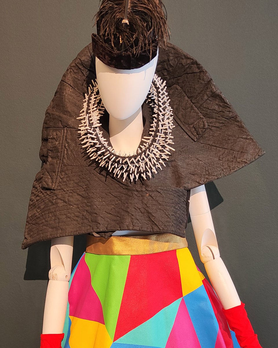 Museo_Lazaro's tweet image. ¡Últimos días para visitar "Fashion Art by Manuel Fernández"! Una exposición que reúne 27 trajes creados por el diseñador e intervenidos por algunos de los artistas más reconocidos en el panorama nacional e internacional.
museolazarogaldiano.es/actividades/fa… 
Entrada #gratis 
#moda + #arte