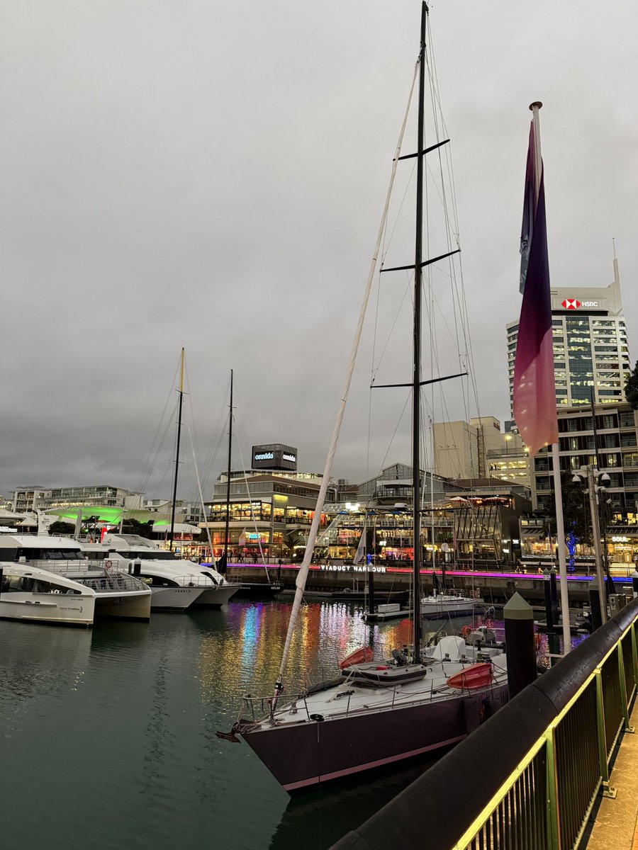 Кадзілла 🦖 tweet media