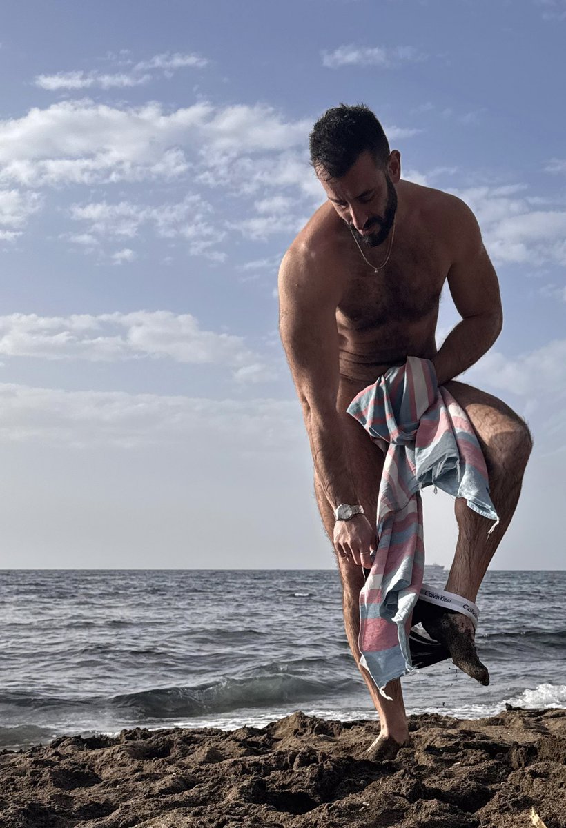 L A U R O tweet media