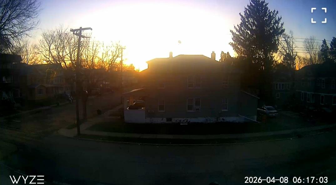 wspickerman's tweet image. 6 a.m. real-time weather. Rise and shine folks! That sun is coming up! 19 F this morning in the #SouthernTier with #frost on the ground. Ran into a couple of ice spots on the road where water puddled. Bitter cold 🥶  start today. #NYwx with temps warming 50s. @NWSBinghamton