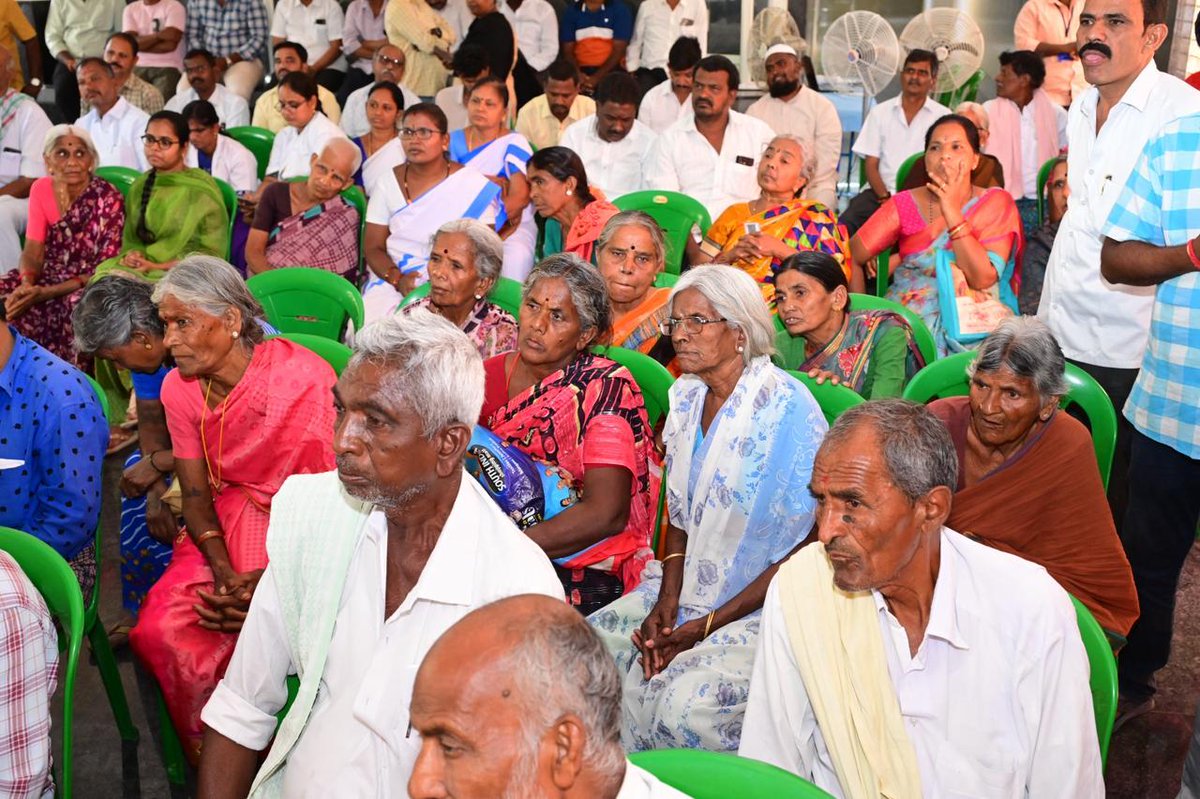 Sanskriti_Helps's tweet photo. ధర్మవరంలో మెగా ఉచిత కంటి వైద్య శిబిరం! 

సంస్కృతి సేవా సమితి, శంకర నేత్రాలయ (USA) సంయుక్త ఆధ్వర్యంలో పోతుకుంట ఆస్పత్రిలో ఏర్పాటు చేసిన  శిబిరాన్ని మంత్రి శ్రీ @satyakumar_y గారి సతీమణి శ్రీమతి త్రివేణి గారు ప్రారంభించారు. ధర్మవరం ప్రజల కోసం ఈ బృహత్తర కార్యక్రమం చేపట్టడం జరిగింది. https://t.co/A2IvB6ZlXi