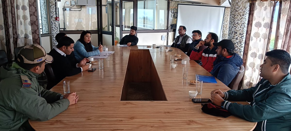 aaismlairport's tweet image. 🛫️ Commissioner-level safety assessment meeting for VHF Transmitter/Receiver underway at Shimla Airport 📻. Key discussions for ensuring safe air operations. #ShimlaAirport #AviationSafety
@AAI_Official 
@MoCA_GoI