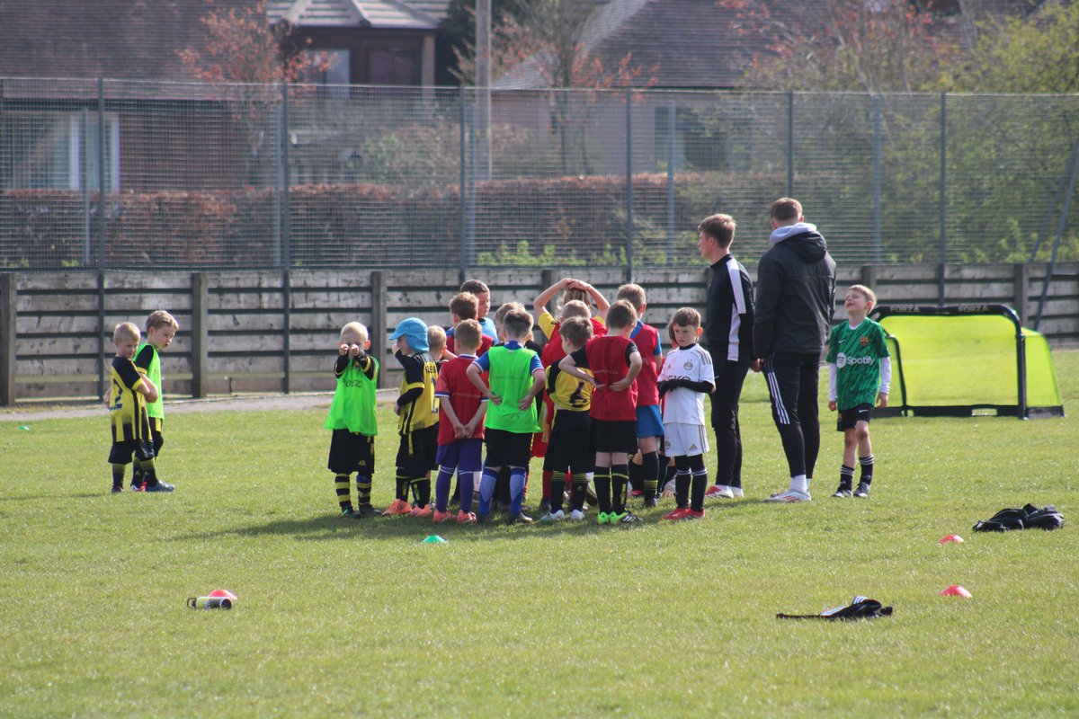 stlaurenceyouth's tweet photo. 🟡⚫️ GOLD &amp; GRAY LAURENCEKIRK APRIL FOOTBALL CAMP ⚫️🟡

Great Day 3 for the football camp with over 55+ kids in Laurencekirk with another day of sunshine. 

https://t.co/DO3W27pnuR
@GoldandGraySA https://t.co/11eWnrAhDU