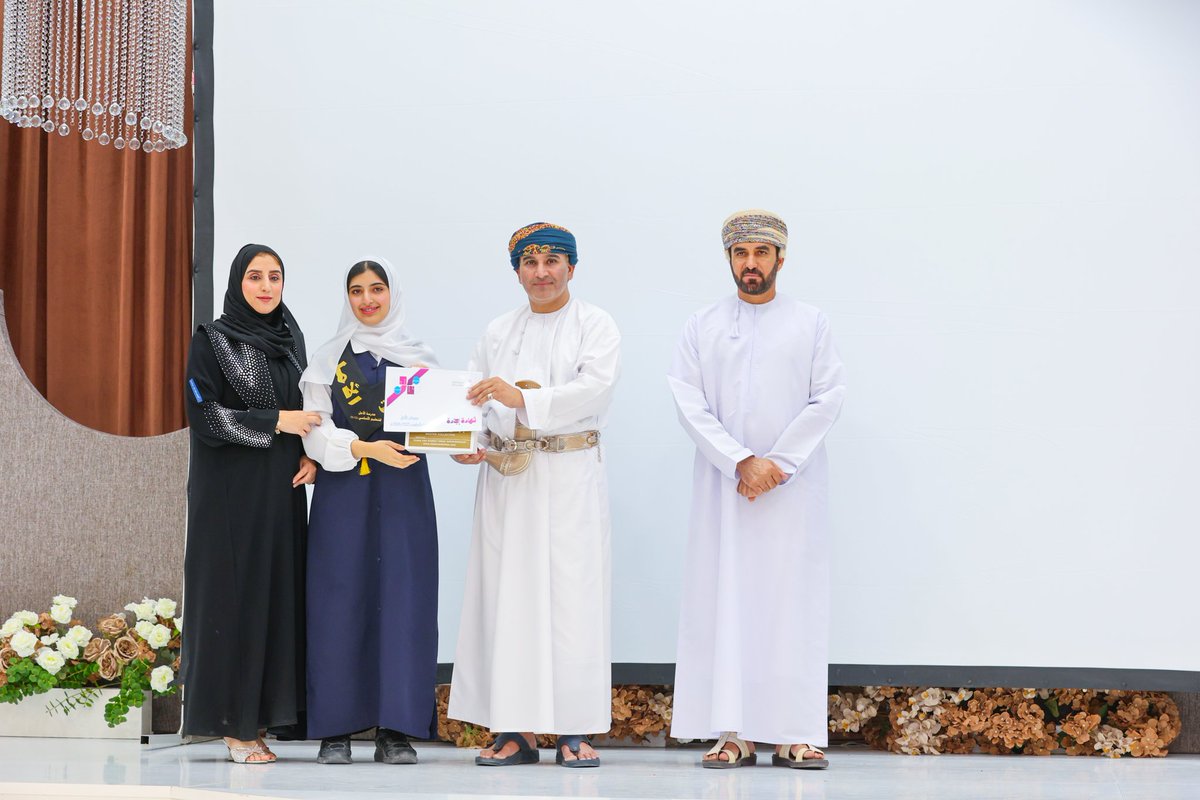 تحت رعاية سعـادة السيـد / طـارق بن محمـود بن عـلي البوسعيـدي، والـي بركـاء اقيم حفل مجيدات مدرسة الامل للتعليم الإساسي (10_12) بقاعة مسايا المسك .
<a href="/alamalschool101/">مدرسة الأمل للتعليم الأساسي(١٠_١٢)</a>