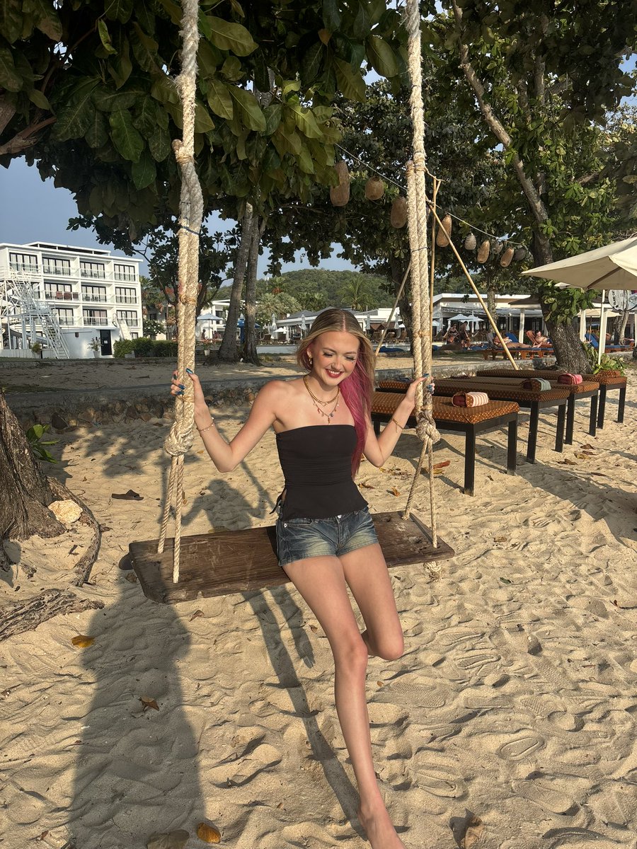 daphne ᢉ𐭩 •。ꪆৎ ˚⋅ tweet media