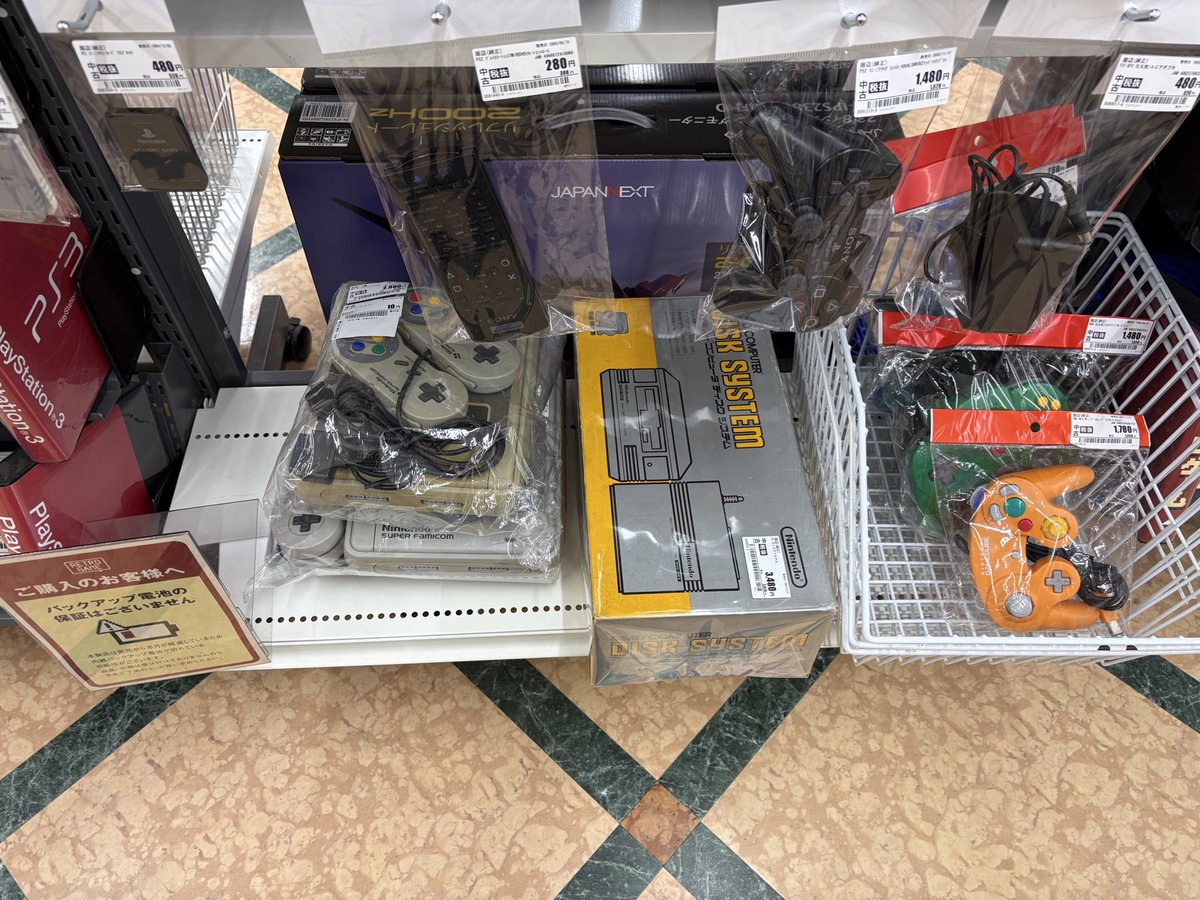 Nightmaregameb's tweet image. 初めてゲオのレトロゲームコーナーを見てきました！皆さん気になる商品はありますか？まだまだ買取が全然足りない状況なのかな？と言う気はしました👀新業態のデジタルベースにも期待したいですね👍
#GEO