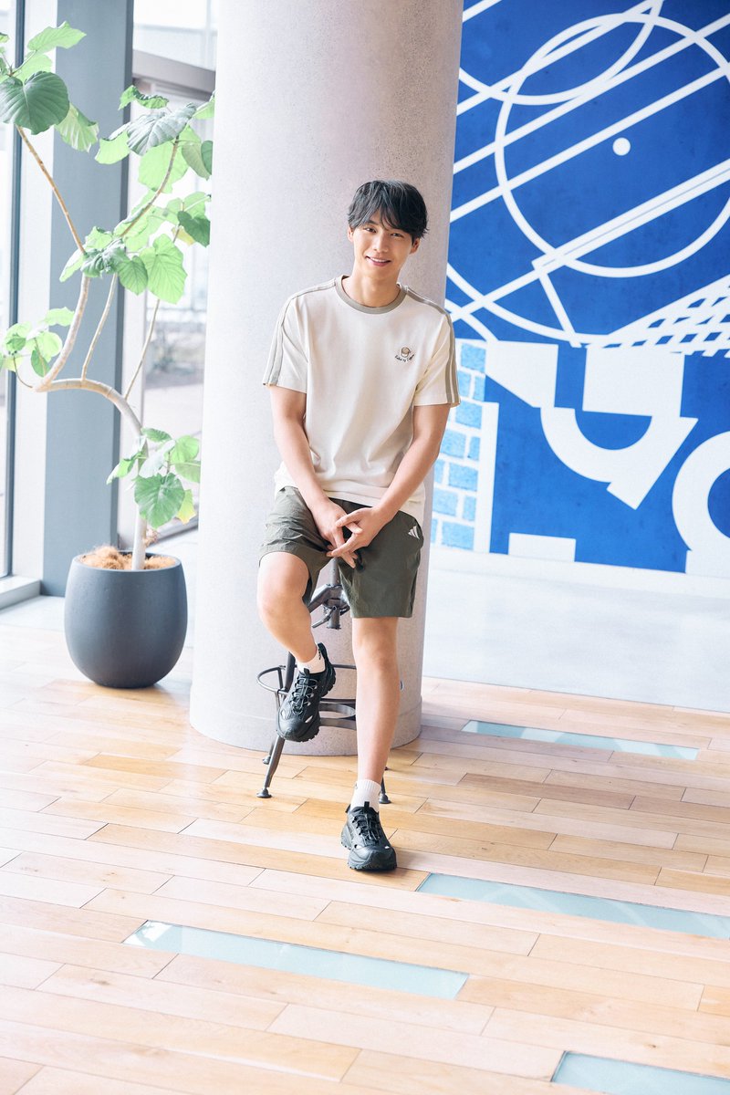 oricon's tweet photo. 夏を軽やかに着こなす✨️
福士蒼汰、佐藤栞里、関口メンディー

adidas SUMMER COLLECTION 2026
新作ルック公開❗️

大人も楽しめる可愛いデザインの
Tシャツを特集記事でチェック👇️

PR