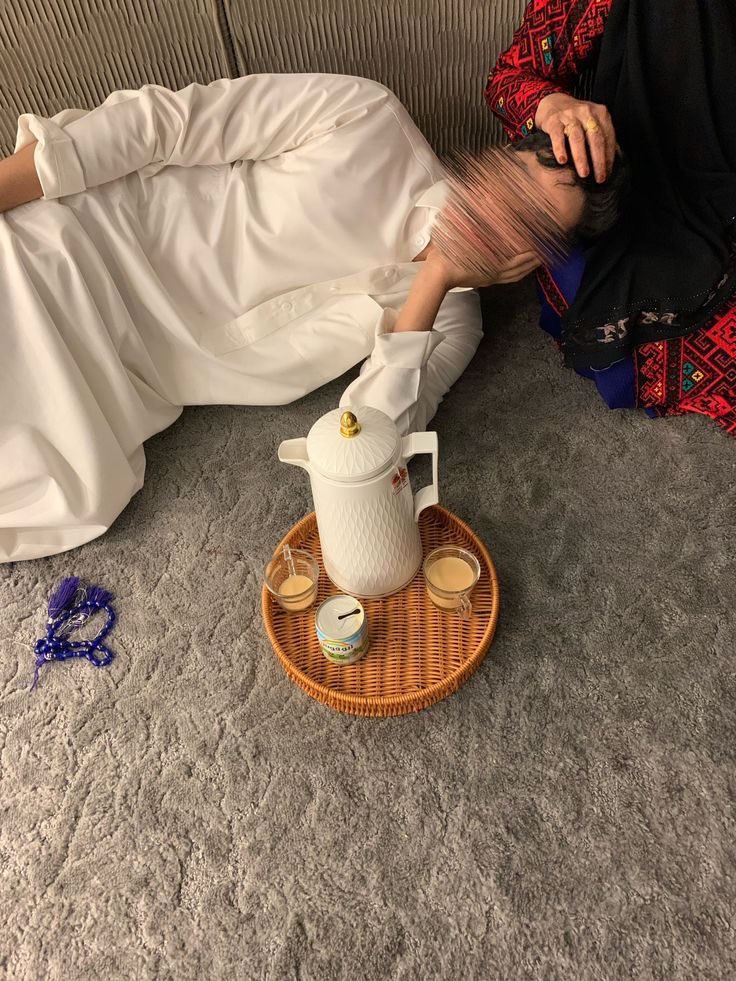 almotefal's tweet photo. أمي ك صيدلية أجد فيها " كتفا لنبكي عليه"..أو ذراعا لأستند إليه"صندوق ابتسامات" على مدار اليوم والساعه على تلك الرفوف ستجد كل ماتتوق إليه وتحتاجه حبةتعاطف،وشراب مقوي للقلب لصقات الجروح الغير مرئية حبة أمل ،حبة فرح و حبة تفاؤل  غسول راحة البال ضمادات البيت الدافئ,هي الدواء والشفاء https://t.co/yttsT7DKvt