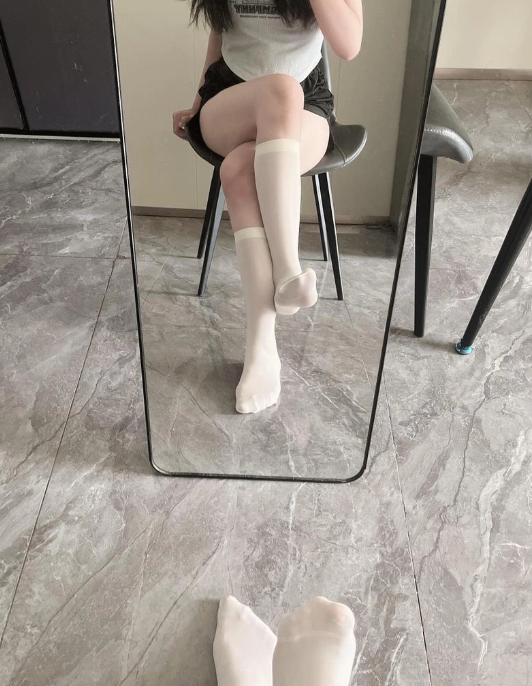 yuqaqd's tweet photo. 白襪控會不會太容易心動了😏🧦 

#腿控福利 https://t.co/oclAaYxpMG