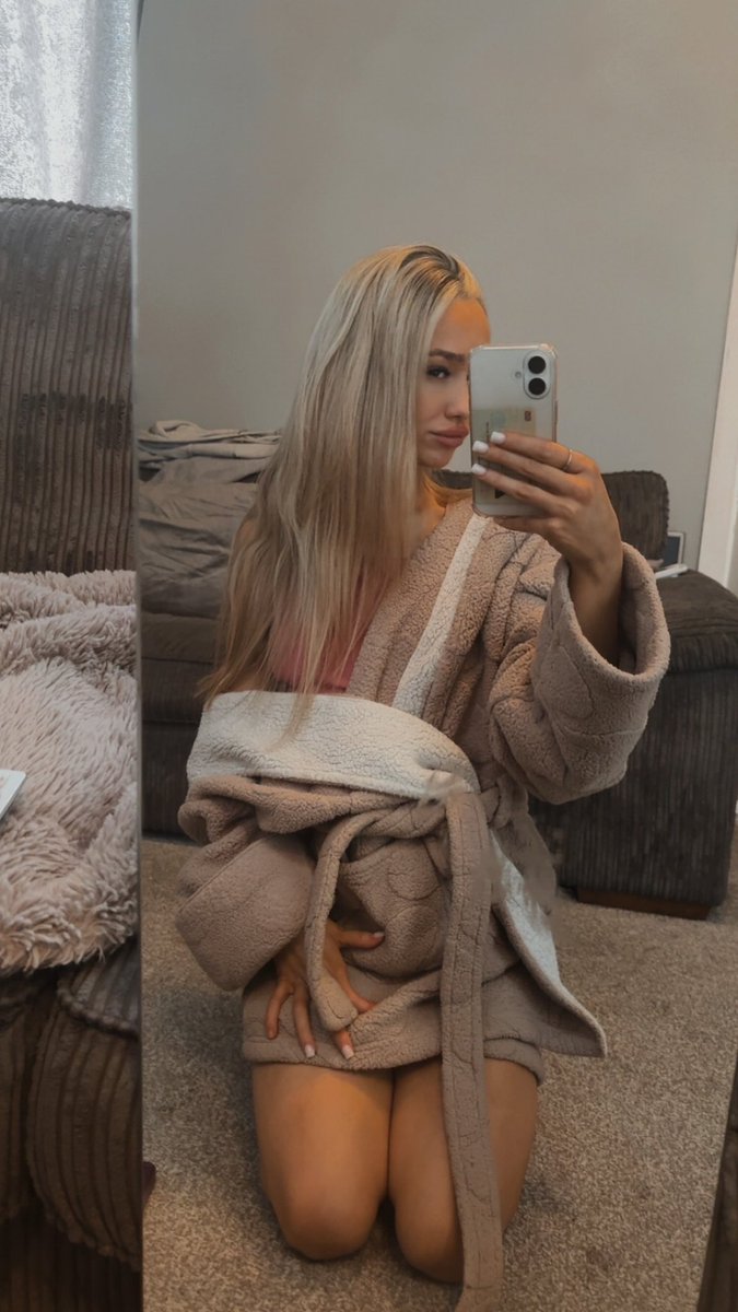 queenmaixx's tweet photo. online for vid’ call’s &amp; video responses 👸🏼✨

Findom https://t.co/3FwOdVYF2c