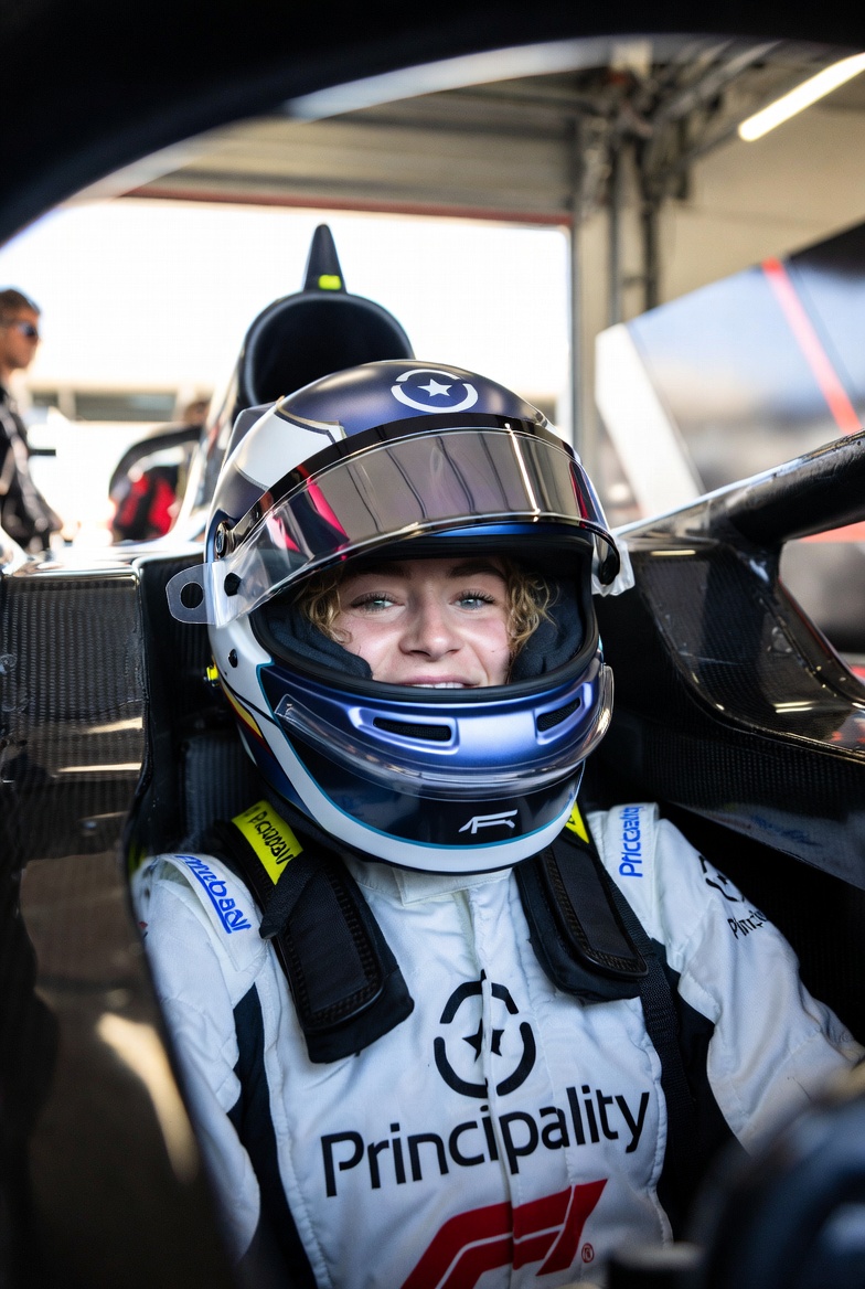 PTY_Pelayina tweet media