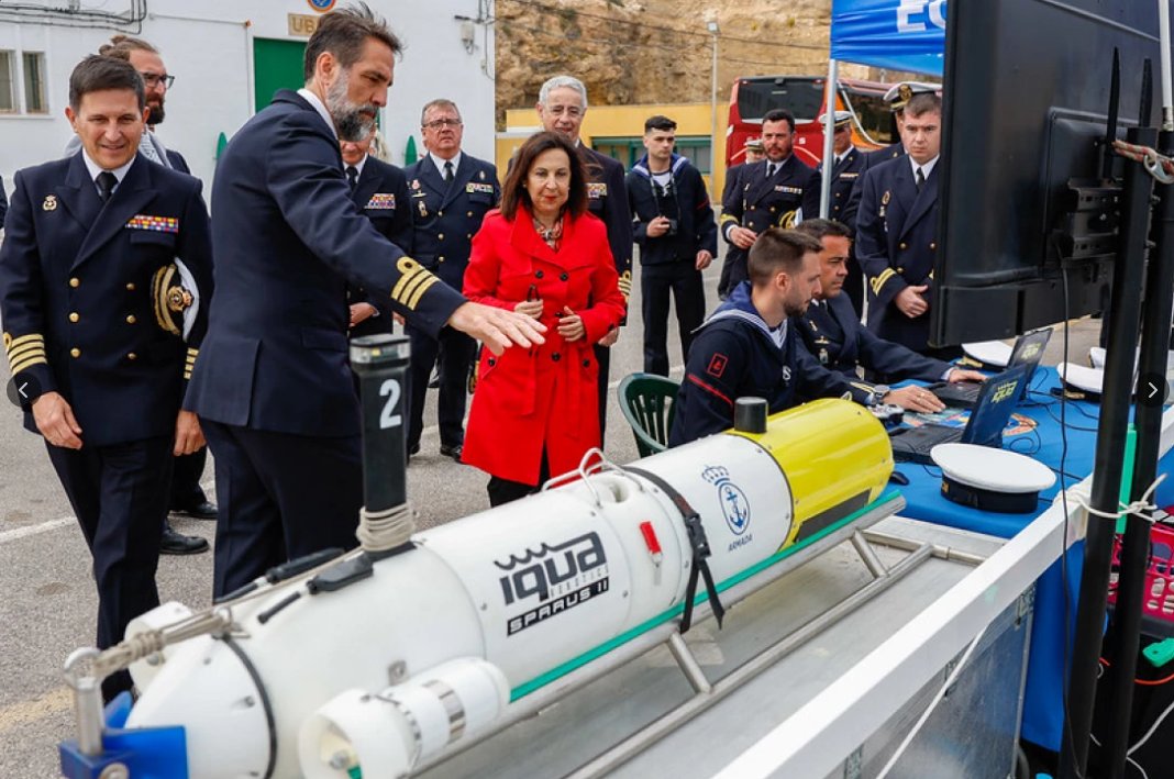 Infodefensa's tweet image. 🔴#Fotogalería | 📸 El dron submarino #Sparus de la @Armada_esp y el patrullero Isla Pinto en aguas de #Melilla: el día en fotos 👉🏼 infodefensa.com/albums/view/11… 🛡️