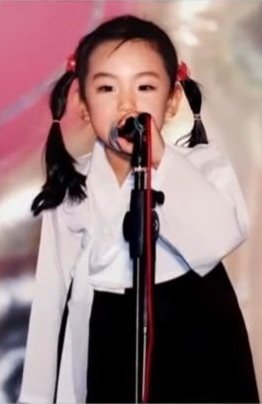 근가부랑 찍은 펭귄포즈 사진
묘하게 기시감 들었는데 아기 때랑 똑 닮았음