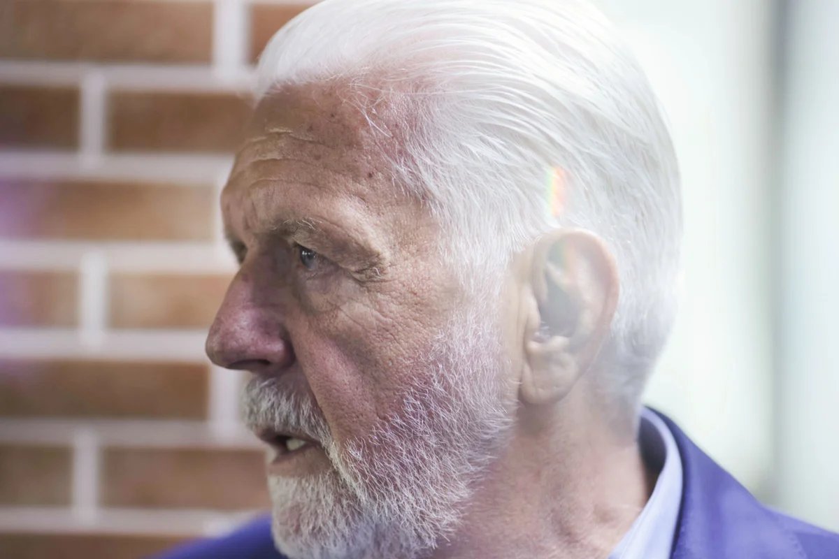 BlogdoNoblat's tweet photo. “É zero a chance de Lula não disputar a eleição. Se uma pesquisa mostrar que ele está pior que o adversário, aí é que ele vai entrar de cabeça. Ele não vai fechar a história dele dizendo: ‘Corri do pau’. Ao contrário”. (Jaques Wagner, líder do governo no Senado) https://t.co/9MWiDXWOiX