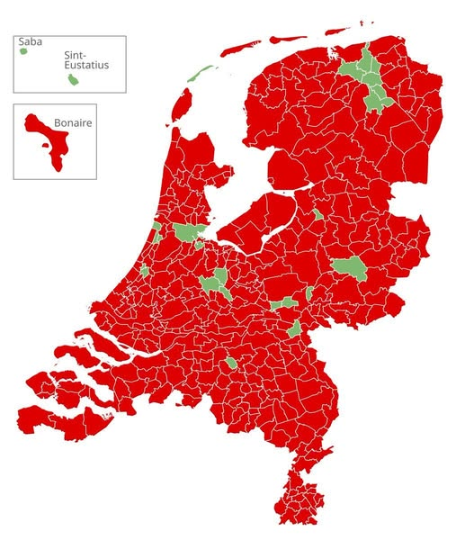 Exact tien jaar geleden ging Nederland naar de stembus en bijna twee derde stemde tegen het EU-associatieverdrag met Oekraïne onder andere omdat gevreesd werd dat dit verdrag zou kunnen leiden tot oorlog met Rusland.
De uitslag werd genegeerd.
Het referendum werd afgeschaft.