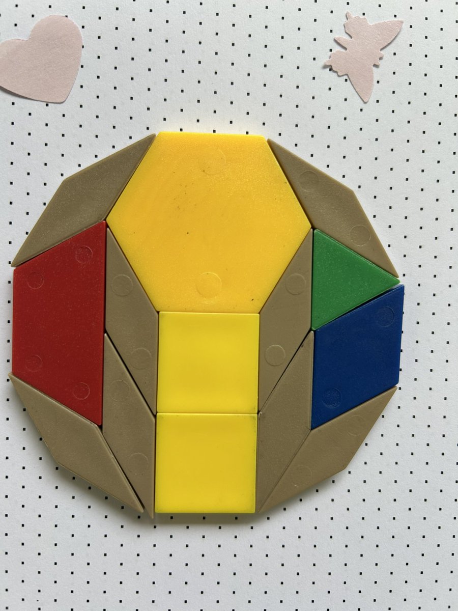 chussiabaleston's tweet photo. Parte 2 Mosaicos con Pattern Blocks a través de #RP en #thinkingclassrooms 

 🔎 mosaicos semiregulares
🤔 
🔗 https://t.co/ao5bCa8wS0…
@druizaguilera Juan Vicente Riera @manangelss 
#Geometría #medida prohibido NO tocar!! https://t.co/FCekvXHoYH
