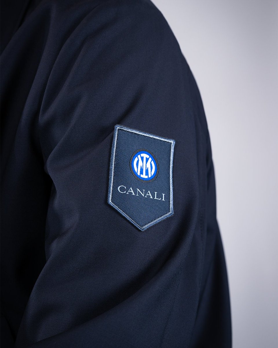 Canali1934's tweet photo. A contemporary take on dynamic elegance.
For Spring/Summer 2026, Canali redefines formalwear through a balance of tailoring and functionality.
#Canali1934 #FormalWearPartner @Inter https://t.co/w6gNFq2HA1