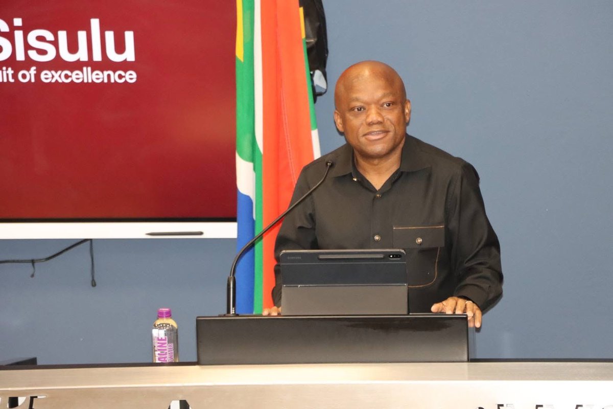 sziks's tweet image. The @DepartmentPWI welcomes this partnership.

It brings together:
✅ the @cidb_sa, a public entity of the Department of Public Works and Infrastructure
✅ and @WalterSisuluUni, under the leadership of the Department of Higher Education and Training (DHET)

This is the type of