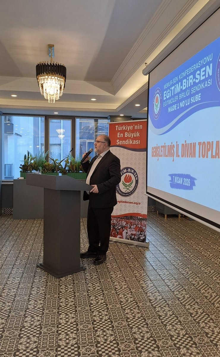 Eğitim-Bir-Sen Genel Başkan Yardımcısı <a href="/MuammerKaraman/">Muammer Karaman</a>:

👉🏽Diploma hırsızına destek için bayrak sallayıp sendikacılık tarihine yüz karası olarak geçmeyi marifet sayıyorlar,
👉🏽 Çocuklarımıza LGBT propagandası için sınıf tahtalarını mora boyamaya çağdaşlık diyorlar,
👉🏽 Okulda