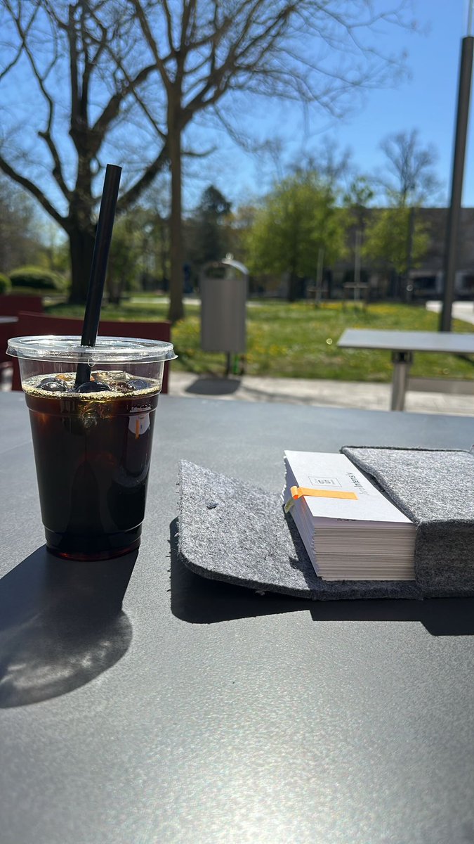 who said you can’t enjoy the weather while studying ??????? #studytwt