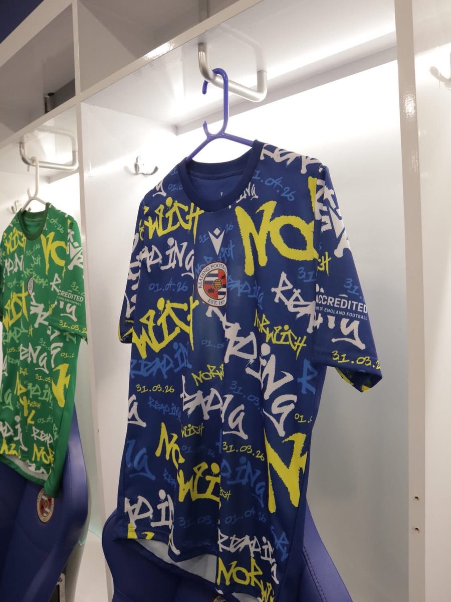 PictonPedro's tweet photo. WHAT ARE THOSE 👀 

#ReadingFC https://t.co/pJd1063WHz