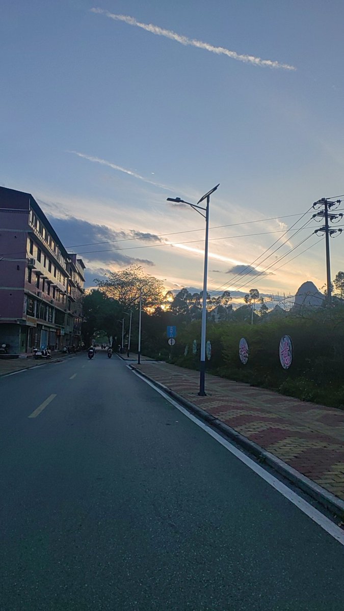 lovebeeChiang's tweet photo. 我又来啦，几位老师，我想邀请你们进 

@wolfyxbt

微信群，如果你们愿意的话，请私聊我一下 

要验证真假，可以点击我头像置顶推文验明正身，狼家军微信群永远免费，有人称收费才能进群的的都是骗局

@9Nosing

@0xlove428888

@fullucky888

@hzld9527

@MonkeyJcck https://t.co/1zzF0fIbZ5