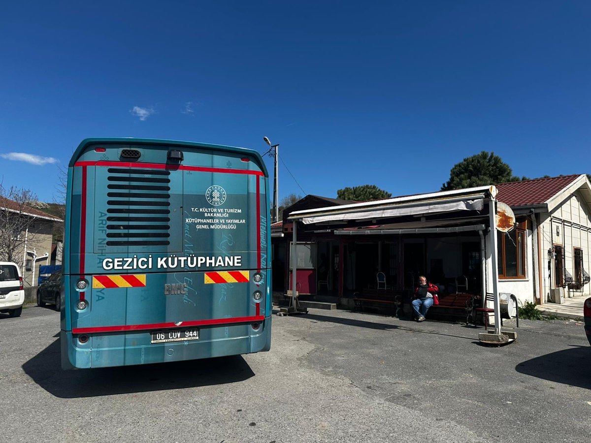 iokihk's tweet photo. 8 Nisan Dünya Romanlar Günü kapsamında, Arnavutköy / Terkos’ta Roman Kültür ve Dayanışma Derneği önünde hizmet vermekteyiz.

Tüm vatandaşlarımıza keyifli okumalar dileriz 🌸

@KTBKYGM 
@iktm34 
@etkinkutuphane https://t.co/eu3mGE7bsA