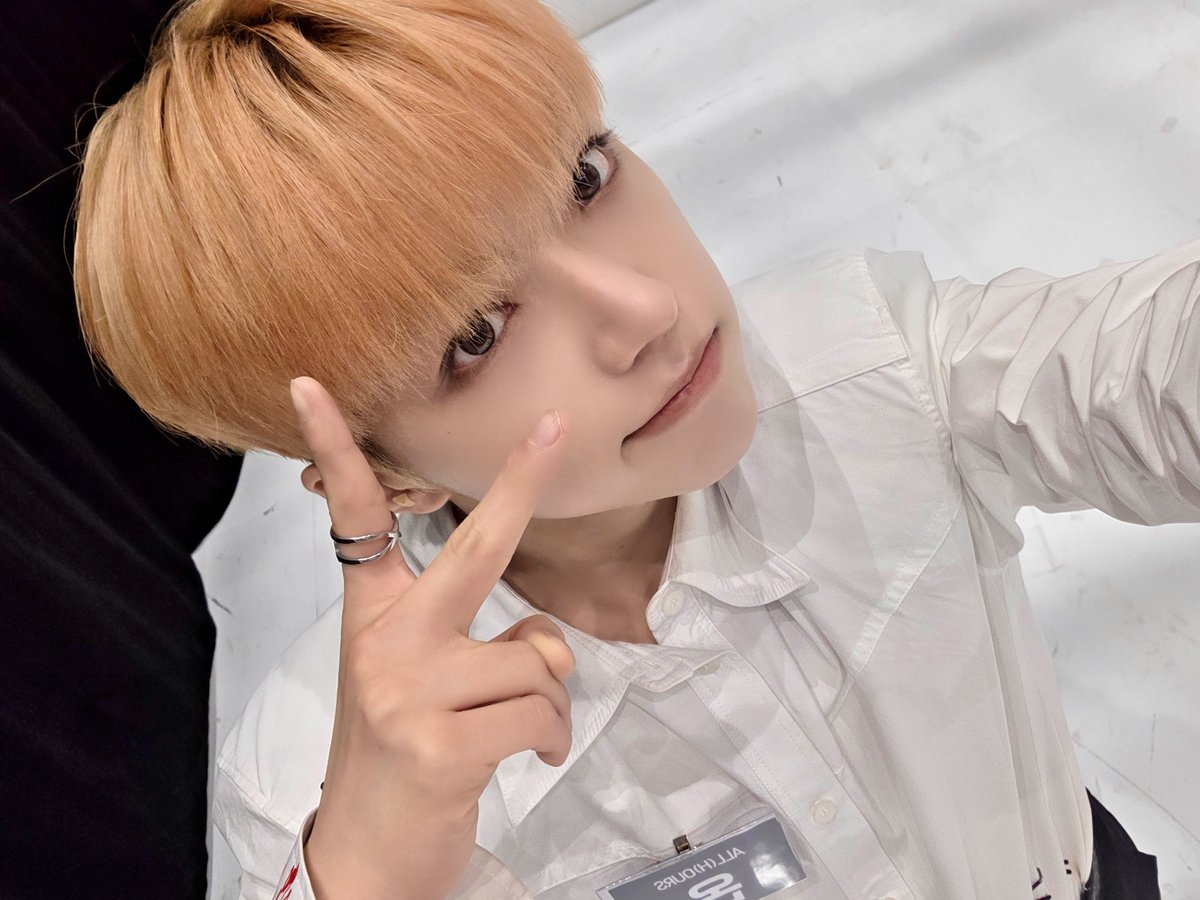 ALL(H)OURS tweet media