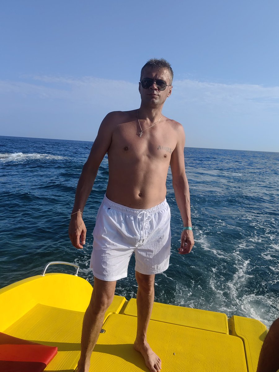 Денис tweet media