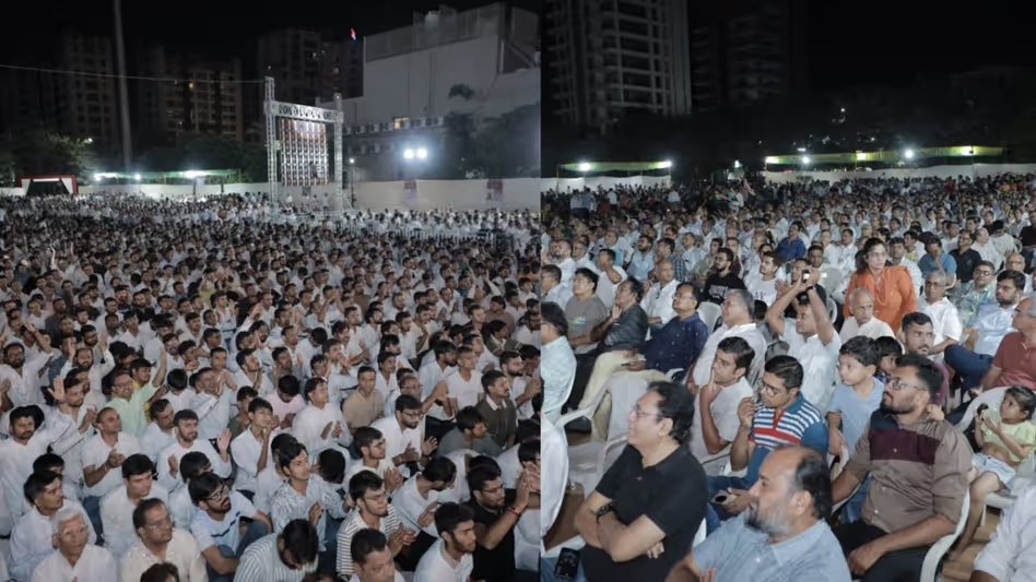 GoodNewsToday's tweet image. सूरत में जैन समाज का त्याग: 2 घंटे में करोड़ों दान, महिलाओं ने उतारे गहने, ‘ऊर्जा भूमि’ के लिए उमड़ा जनसैलाब

#Surat #Gujarat #JainCommmunity #Donation 

पूरी खबर पढ़ें - tinyurl.com/4eeuvyds