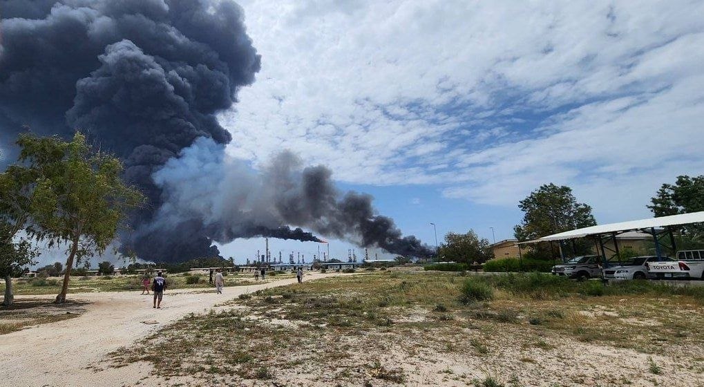 DNews47138's tweet photo. 🗞️🗞️🗞️Gecenin Özeti🗞️🗞️🗞️

İsrail Lübnan'da sivilleri ve sağlık ekiplerini hedef alırken, İran da Körfez'deki petrol ve gaz tesislerini vurdu. https://t.co/E5a3J4gaBt