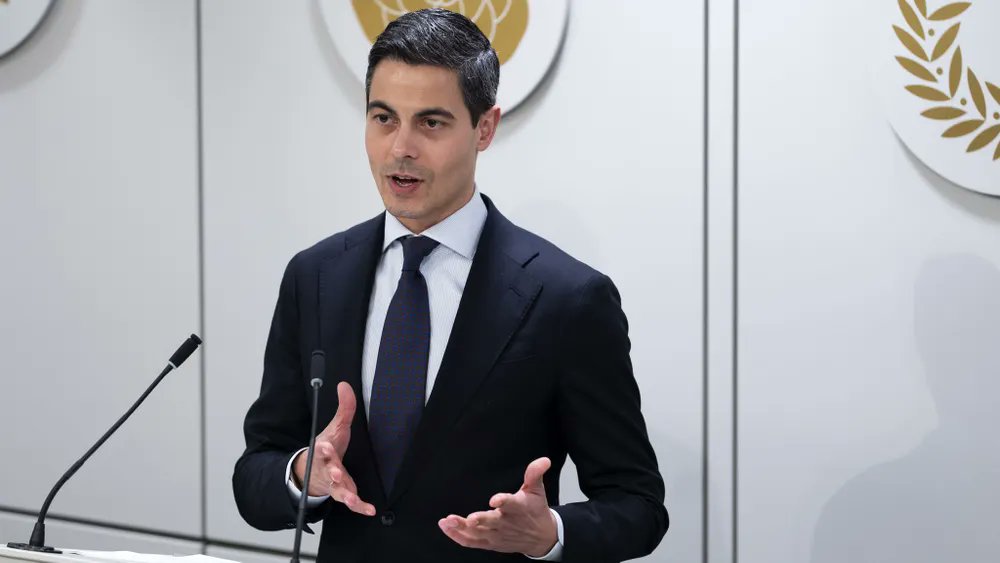 NOS Mirror tweet media