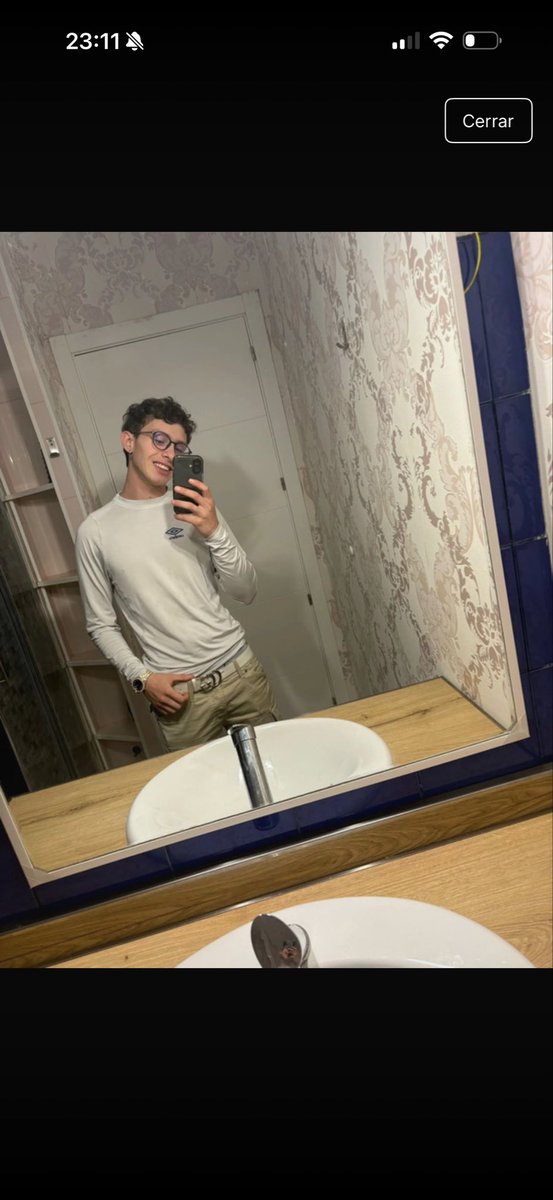 AndreaSaladie's tweet photo. Necesito averiguar si aquí aún se puede hacer magia, necesito encontrar y hablar con este chico de la foto, se llama Rodrigo y vive en Galicia en Carballo🤞🏼🙏🏼 https://t.co/CPqCEORP1E