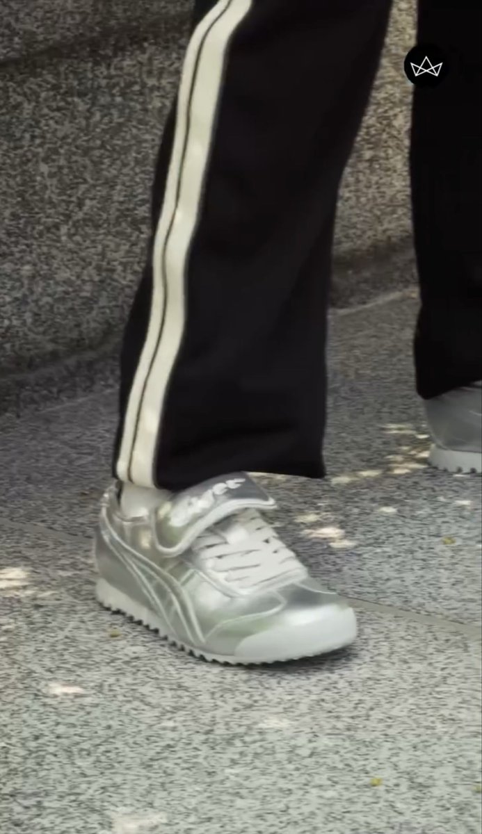 นิรนาม tweet media