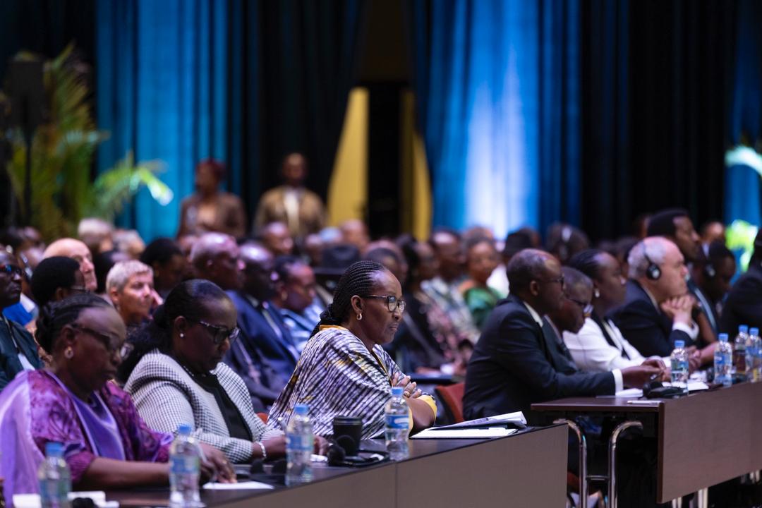 Unity_MemoryRw's tweet photo. « Nous devons parler scientifiquement du Génocide perpétré contre les Tutsi, puisque c’est un crime qui présente des particularités historiques à ne jamais perdre de vue. En effet, ce génocide a été consacré par le Tribunal Pénal International pour le Rwanda (TPIR) le 10 juin 2006 comme un fait international de notoriété publique. Laquelle decision a été retenue par le Conseil de Sécurité des Nations Unies le 16 avril 2014 dans la résolution 2250, qui rappelle aux Etats membres leur obligation de prévention et de répression du génocide, et en même temps la coopération dans la lutte contre le négationnisme. » - Ministre @DrDamascene. 

#Kwibuka32