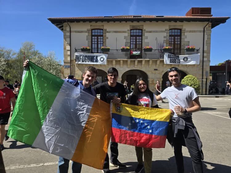 Ogra_SF's tweet photo. ✊Ógra Shinn Féin were represented at Gazte Topagunea in the Basque Country this week 🇮🇪

Alongside comrades from across the globe.

International solidarity isn’t just alive, it’s stronger than ever https://t.co/36bTMejgba