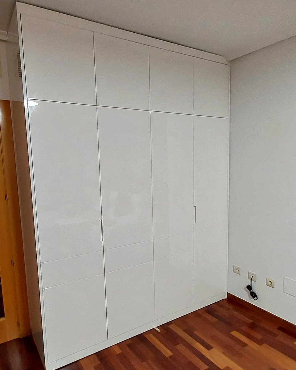 MiCarpinteriaMU's tweet photo. Nuevo armario a medida con acabado lacado blanco y diseño hasta techo.

Más capacidad  y más orden que se integra perfectamente en el espacio.

#ArmariosAMedida #CarpinteríaMurcia #MueblesAMedida https://t.co/Z3ZUye30Xl