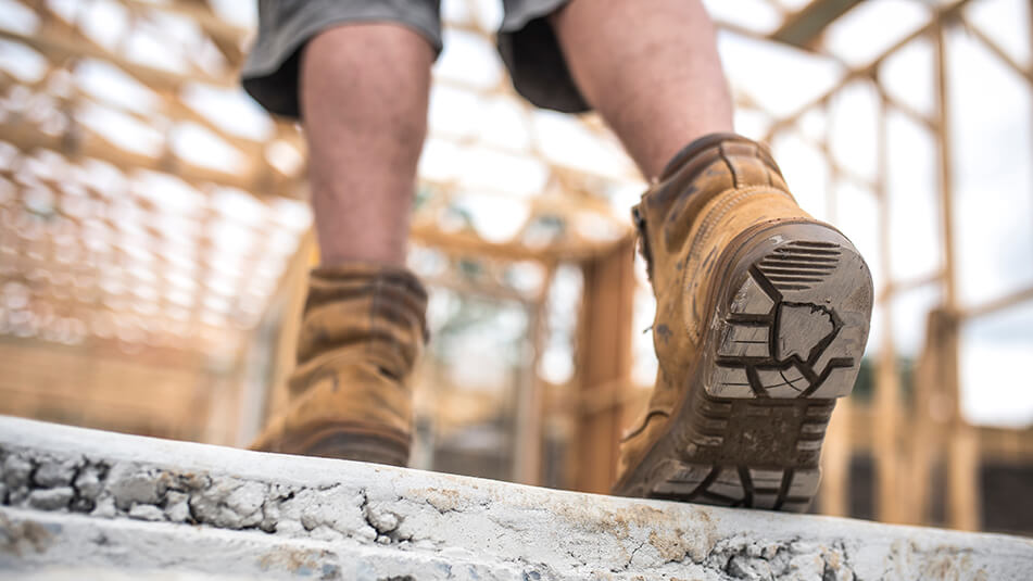 RoofingToday's tweet image. Footwear standards for #safety shoes worn for commercial use are changing from today, 8 April.
🔗 Read more: roofingtoday.co.uk/dont-be-caught… #roofing