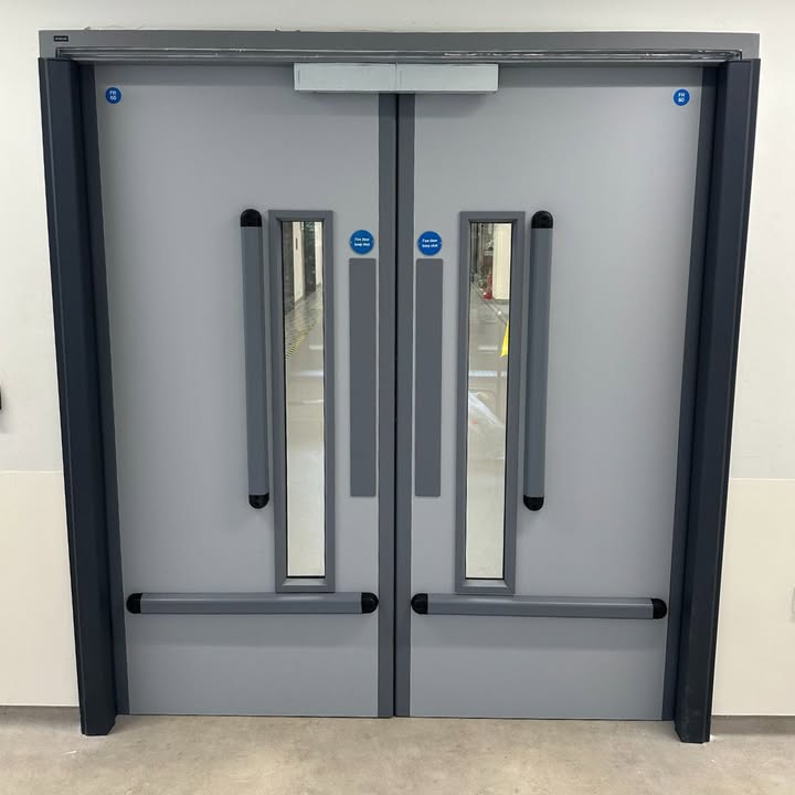 YeomanShield's tweet image. 🔥Before &amp;amp; After🔥

See the transformation of this fire door set with Yeoman Shield’s Fire Rated Door Protection – not just a facelift, but a vital upgrade to compliant, fire-safe standards.

#FireDoorSafety #ComplianceMatters #BeforeAndAfter #FireProtection #BuildingSafety